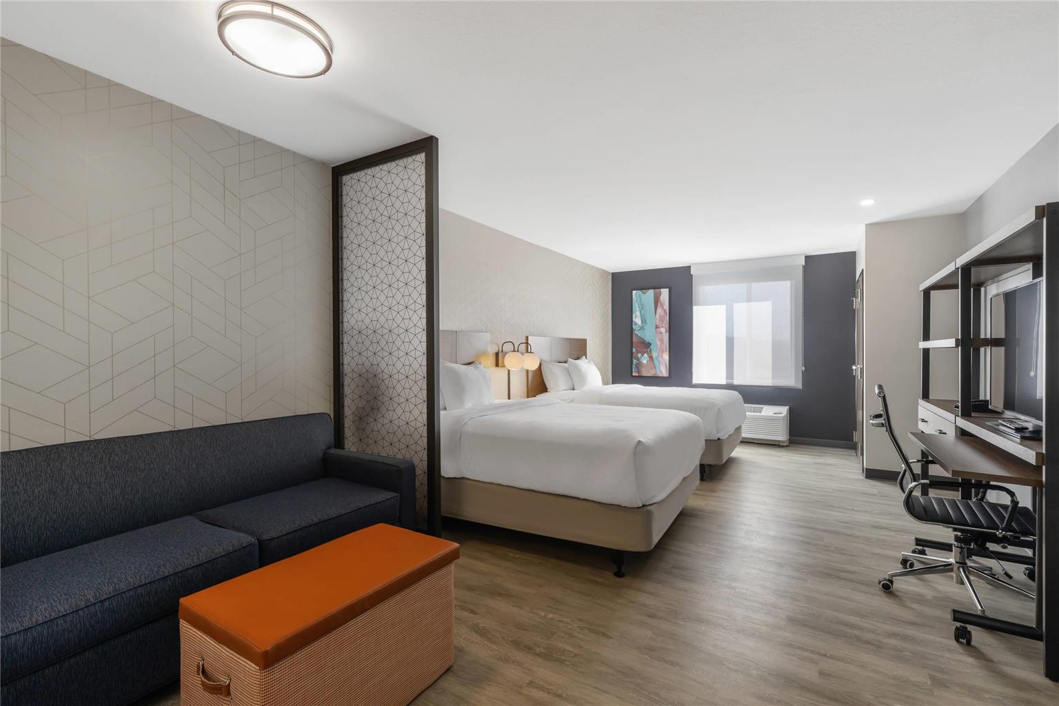 Everhome Suites Corona in Corona, United States