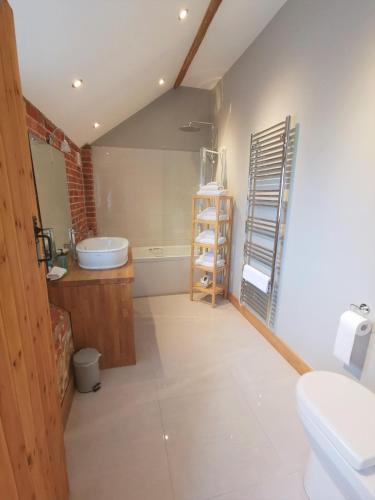 Blashford Manor Farmhouse Holiday Cottage The Shire Cottage — 4-Star Luxury Hotel in Ellingham, United Kingdom