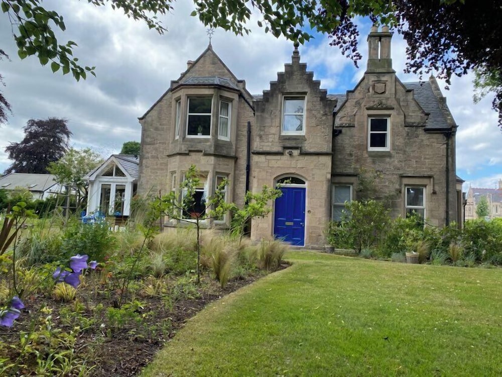 Glen Lyon Lodge Bed and Breakfast — 4-Star Luxury Hotel in Nairn, United Kingdom