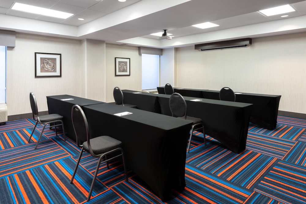Hampton Inn Denver International Airport - photo 22