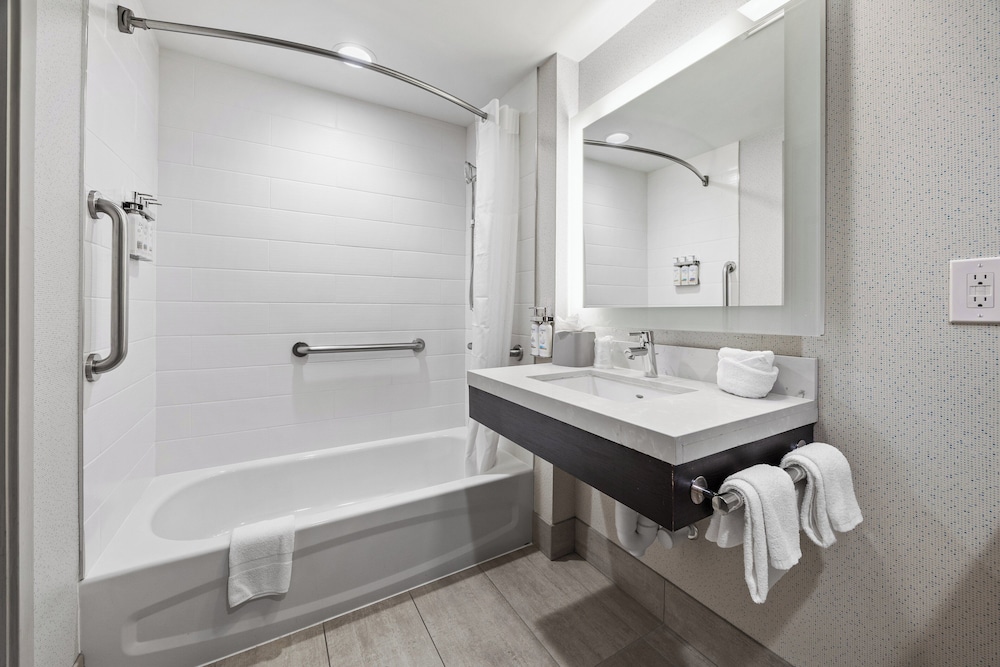 Holiday Inn Express Sunnyvale Silicon Valley by IHG - photo 46