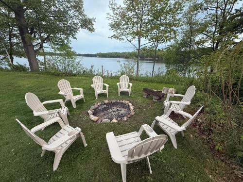 Northwood's Retreat on Pine Lake With Hot Tub — hotel near Rhinelander Oneida County Airport