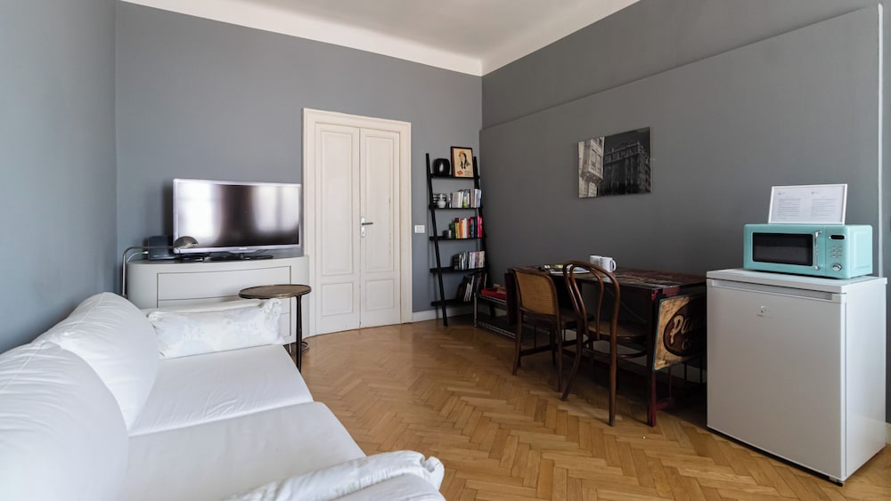 Italianway Easy Rosmini 13 B — 4-Star Luxury Hotel in Milan, Italy