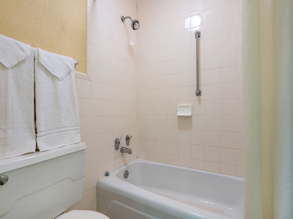 Travelodge by Wyndham Henderson - photo 21