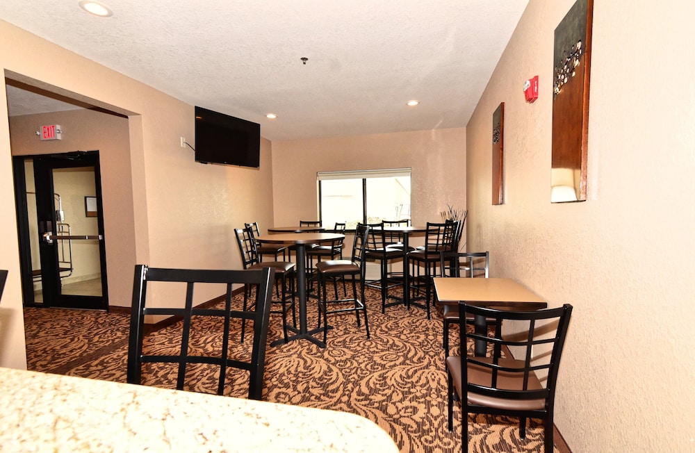 Cobblestone Inn & Suites Clarion - photo 80
