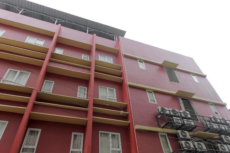 RedDoorz Plus near Galaxy Bekasi in Bekasi, Indonesia