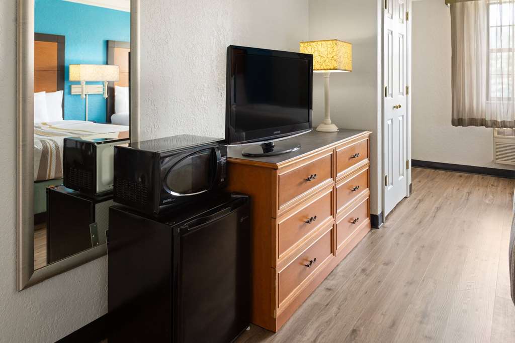 La Quinta Inn by Wyndham Pittsburgh Airport - photo 20