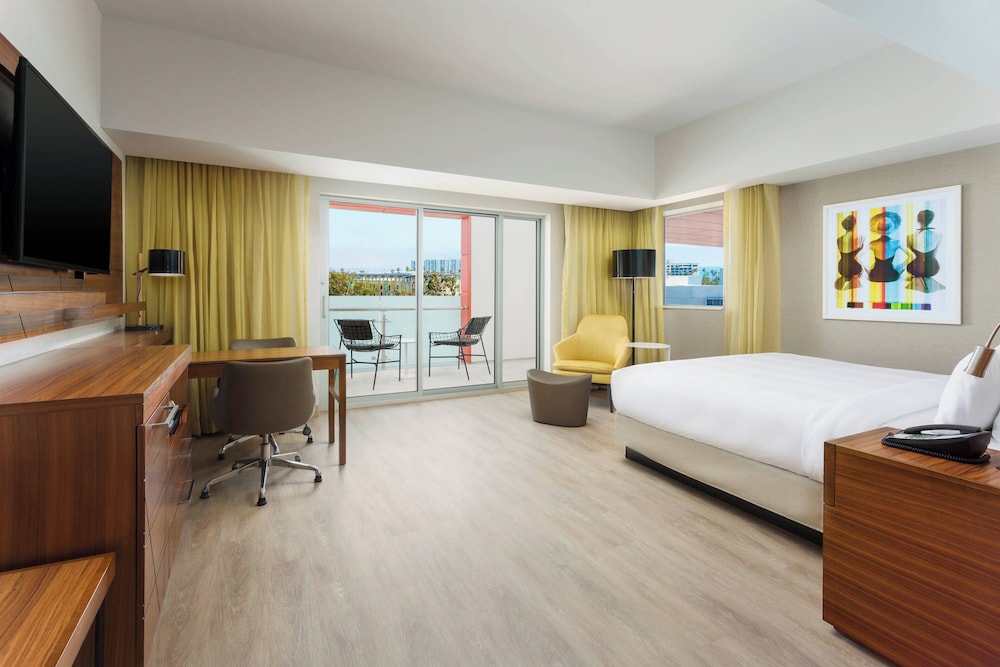 Courtyard by Marriott Santa Monica - photo 23