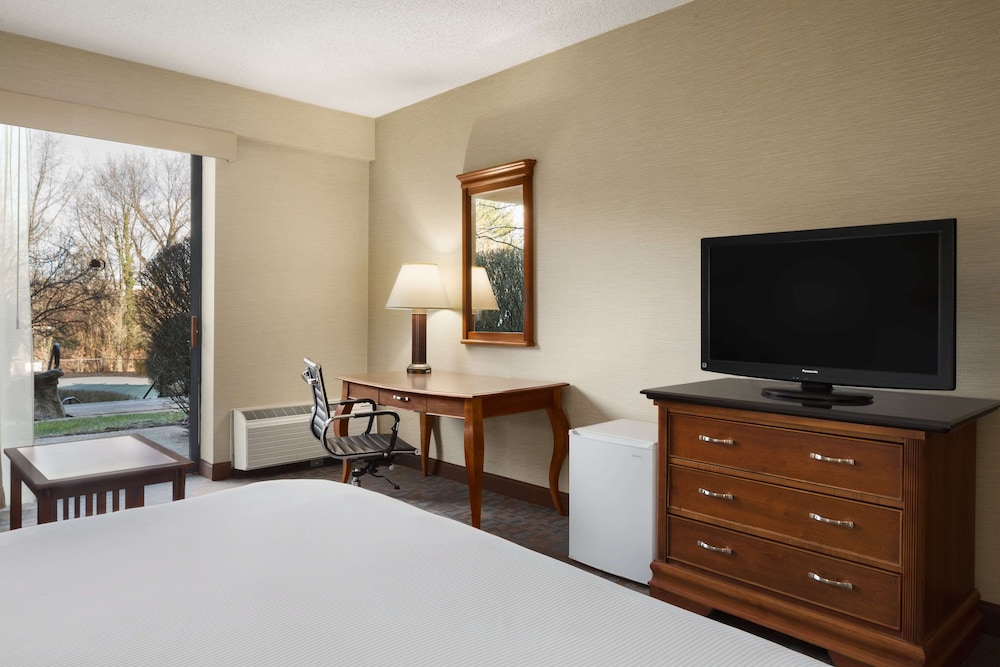Doubletree by Hilton Somerset Hotel and Conference Center - photo 13