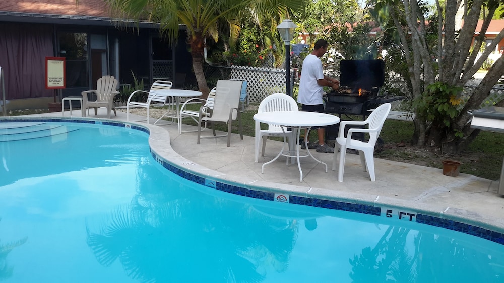 Conty's Motel - photo 32