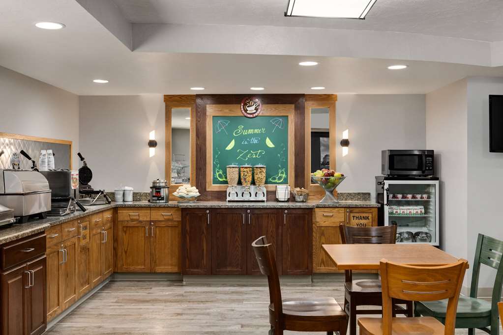 AmericInn by Wyndham Havre - photo 44