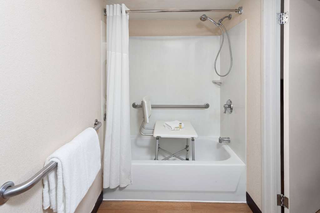 Travelodge by Wyndham Peoria - photo 12