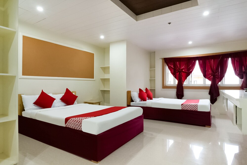 OYO 240 Country Artist Hotel