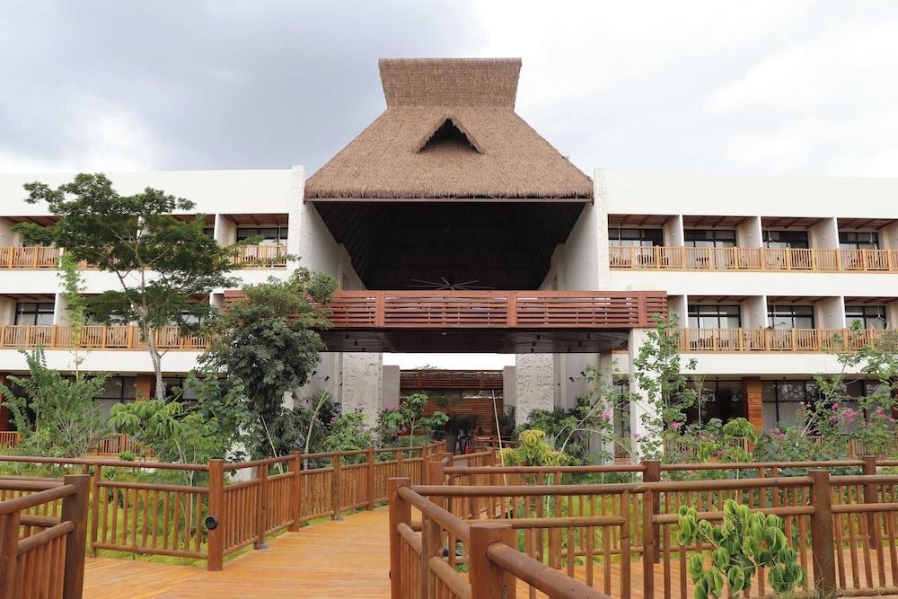 Hotel Mundo Maya Edzná