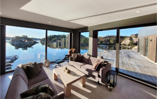 5 Bedroom Lovely Home In Urangsvåg — 5-Star Luxury Hotel in Svortland, Norway