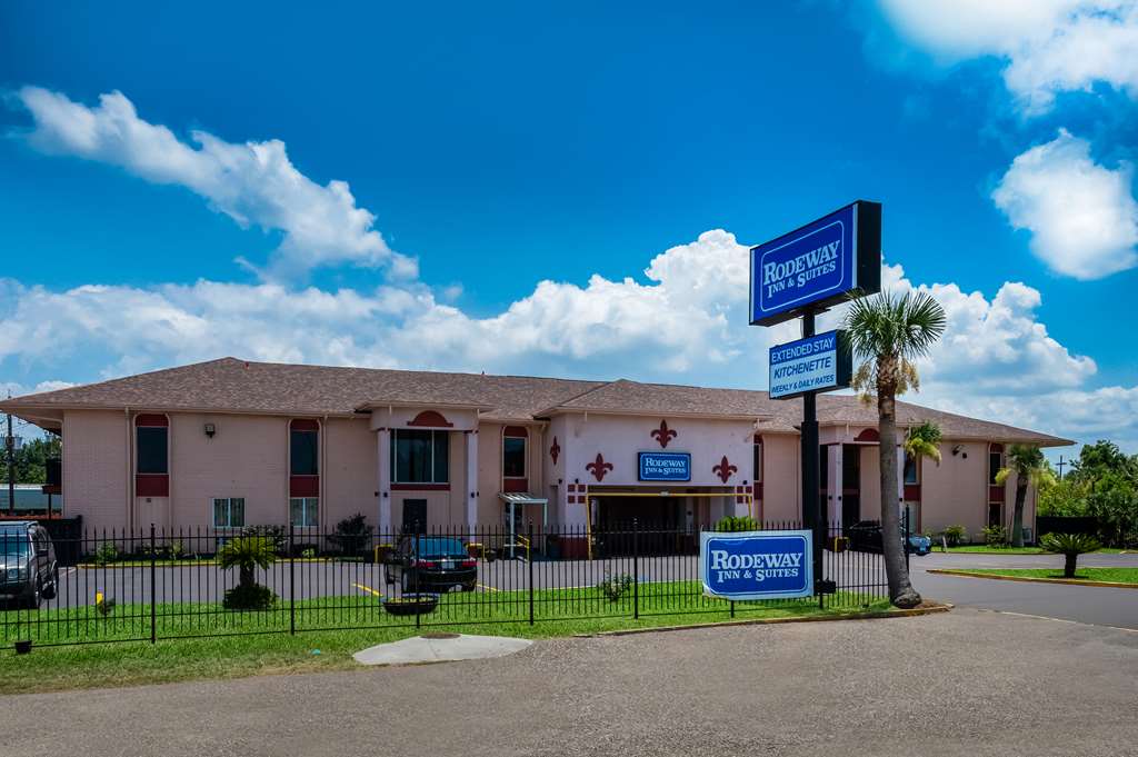 Relax Inn and Suites - photo 3