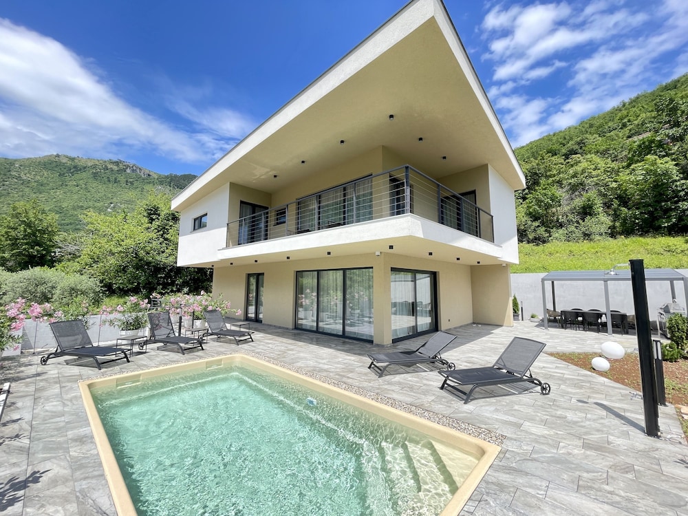 Villa Perla di Draga — 4-Star Luxury Hotel in Moscenicka Draga, Croatia