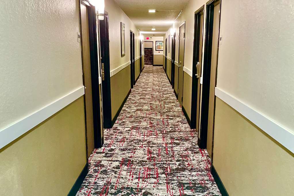 Econo Lodge Cartersville Emerson Lake Point - photo 28