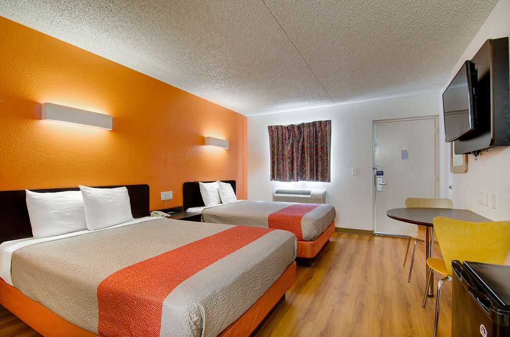 Motel 6 Salina KS - photo 21
