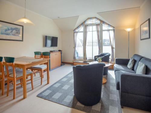 Dünenpark Binz Budget Ferienwohnung mit 1 Schlafzimmer und Balkon im Dachgeschoss 110 — 4-Star Luxury Hotel in Ostseebad Binz, Germany