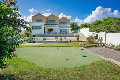 Luxury Villa Beach and Putt avec accès plage — 4-Star Luxury Hotel in Saint-Francois, Guadeloupe