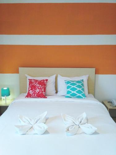 Leos Hotel — Tomohon