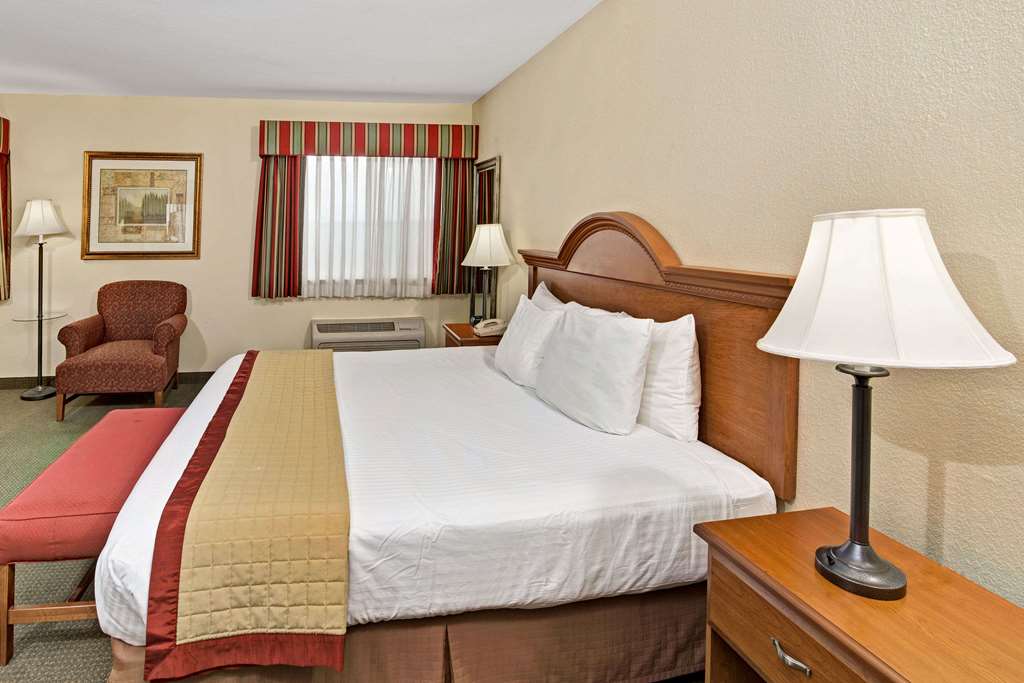 Baymont by Wyndham Indianapolis - photo 7