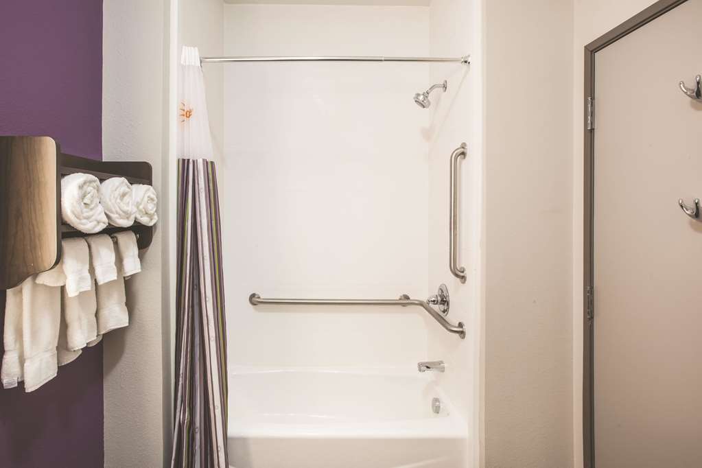 La Quinta Inn & Suites by Wyndham Lubbock South - photo 30