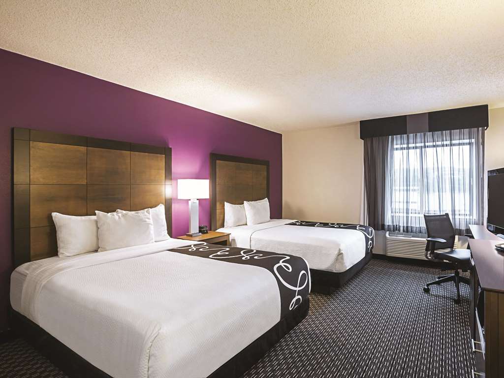 La Quinta Inn & Suites by Wyndham Atlanta Midtown Buckhead - photo 16