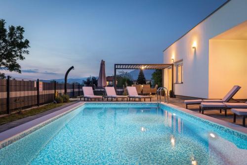 Villa Blue Lagoon Private Pool and Whirlpool — 4-Star Luxury Hotel in Krsan, Croatia