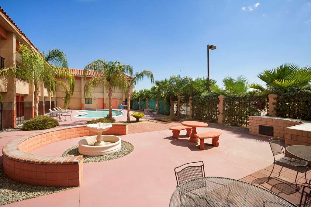 Super 8 by Wyndham Indio - photo 3