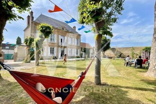 La Demeure de Margot 24 Couchages — hotel in Villeneuve-Sur-Yonne