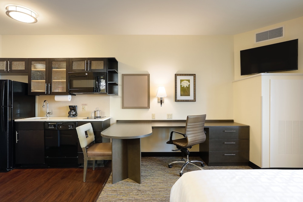 Candlewood Suites Lenexa Overland Park Area - photo 14