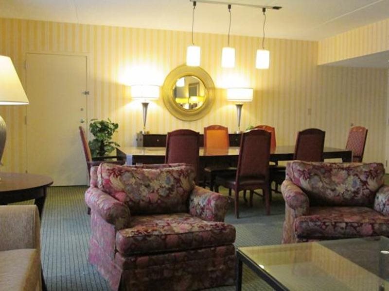 Met Hotel Troy - photo 18