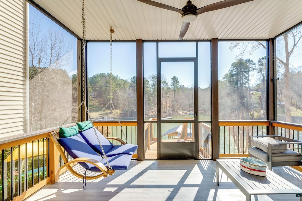 2 Kayaks: Lakefront Lookout Shoals Getaway — hotel in Stony Point