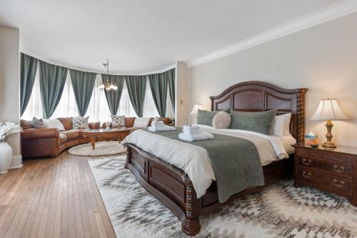 Beautiful Condo King Bed Free Waffle Breakfast — Geneva — photo 2