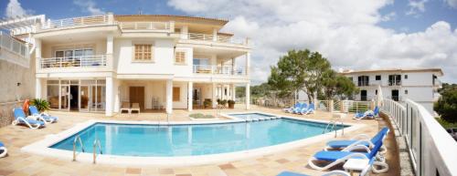 Apartamentos Villa Sirena — 4-Star Luxury Hotel in Santanyi, Spain