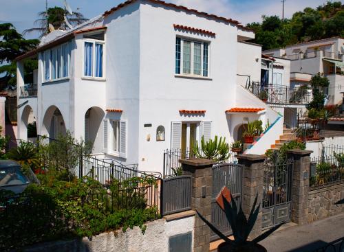 Casa Vacanza da Tonino — 4-Star Luxury Hotel in Ischia, Italy