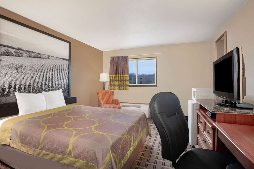 Super 8 by Wyndham Fort Madison - photo 18