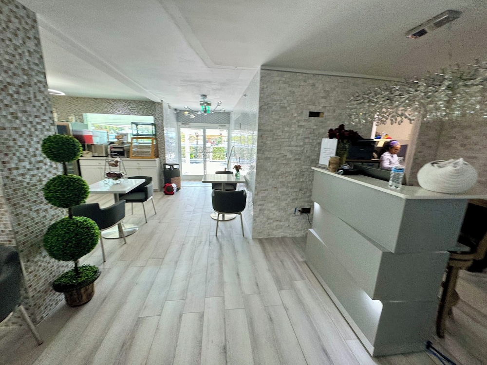 Ocean Sands Beach Boutique Inn 1 Acre Private Beach - photo 8