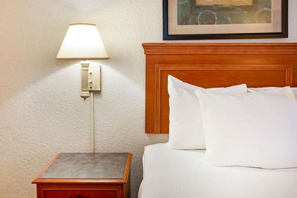 La Quinta Inn by Wyndham Albuquerque Airport - photo 28