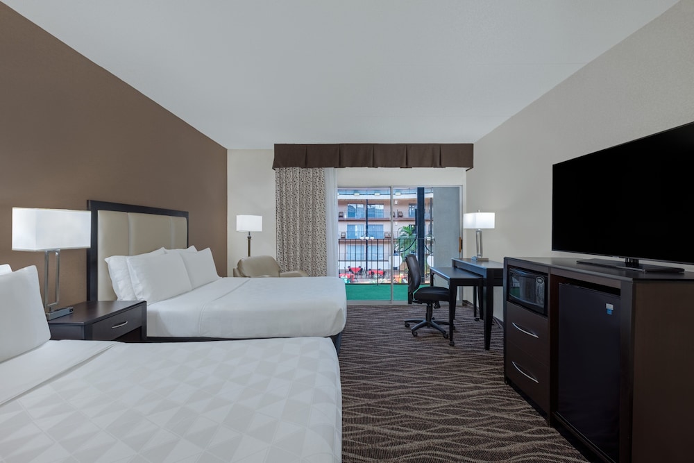 Holiday Inn Des Moines Airport Conf Center by IHG - photo 8