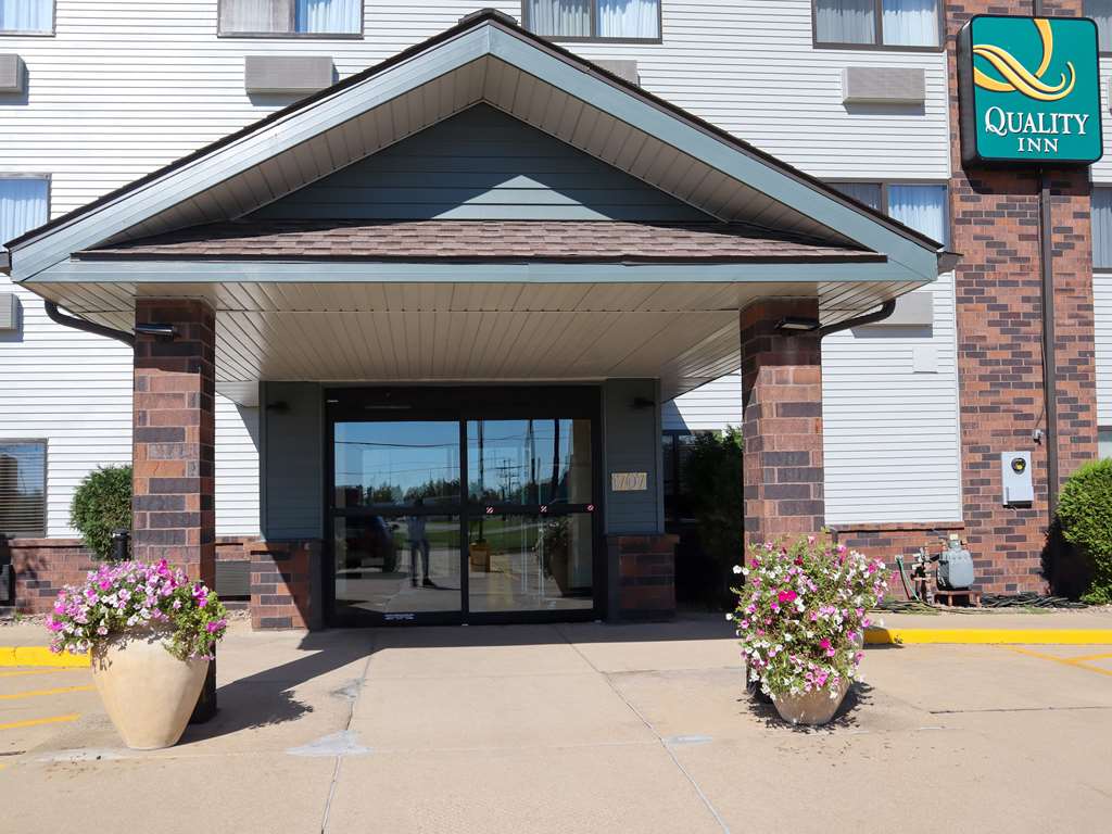 Quality Inn & Suites Bloomington I 55 and I 74 - photo 7