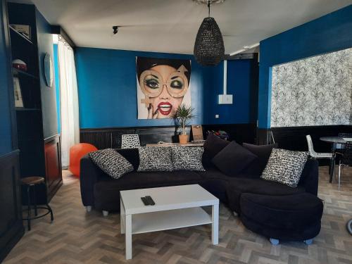 Duplex Place du Marche in Saint-Jean-D'angely, France