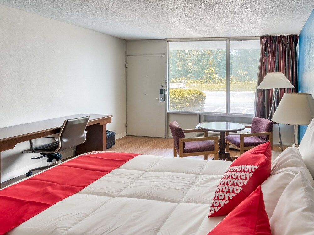OYO Hotel Battleboro - photo 13