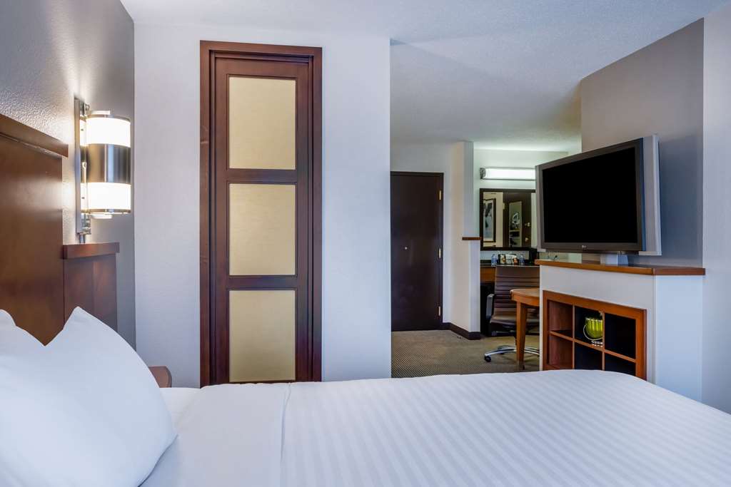 Wyndham Garden Kansas City Airport - photo 23