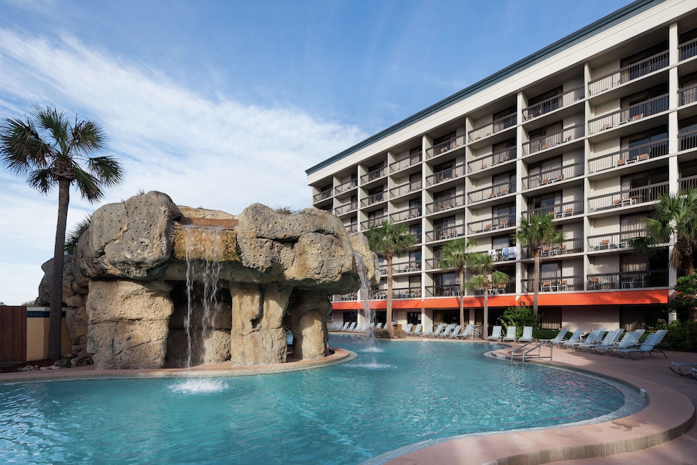 Hampton Inn Jacksonville Beach Oceanfront - photo 35