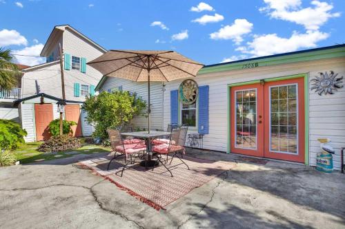 Suncatcher Cottage 1508 2nd Avenue B — 4-Star Luxury Hotel in Tybee Island, United States