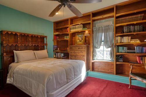 Downtown Chantilly Ste Piedmont in Eureka Springs, United States