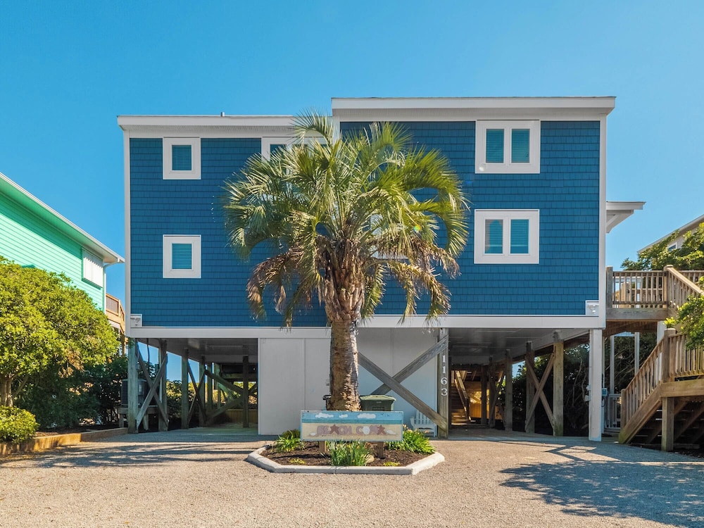 Beach Coma - carbon neutral hotel in Santa Cruz